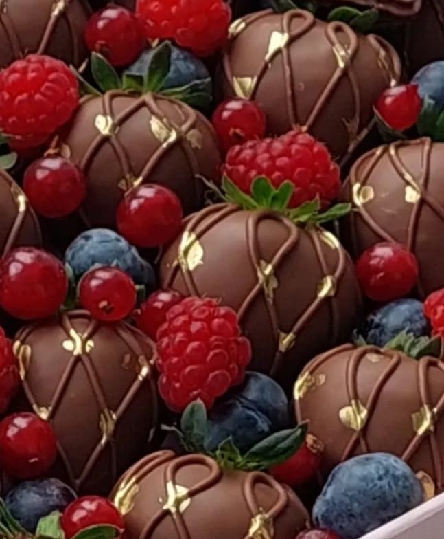 "Chocolates con Berries: El Antídoto contra la Rutina"